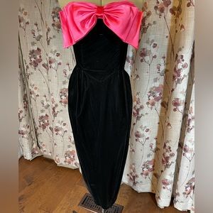 ROBERTA Vintage strapless black velvety dress with satin pink bow around chest